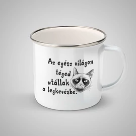 Az egész világon fém bögre
