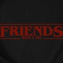Kép 2/3 - Friends don't lie kapucnis pulóver (Fekete)